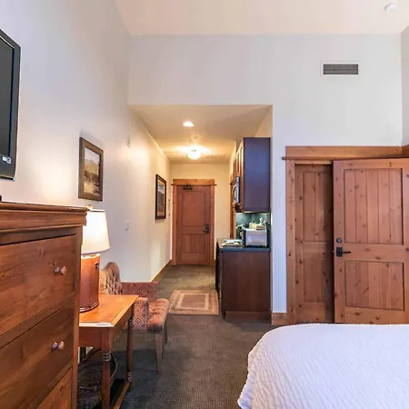 Catamount Lodge 405A By East West Hospitality